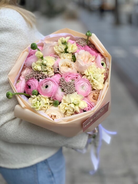 Bouquet with ranunculus, garden roses and matthiola in pastel yellow-pink shades