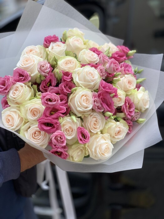 Mix of white roses and deep pink lisianthus “Exquisite Harmony”