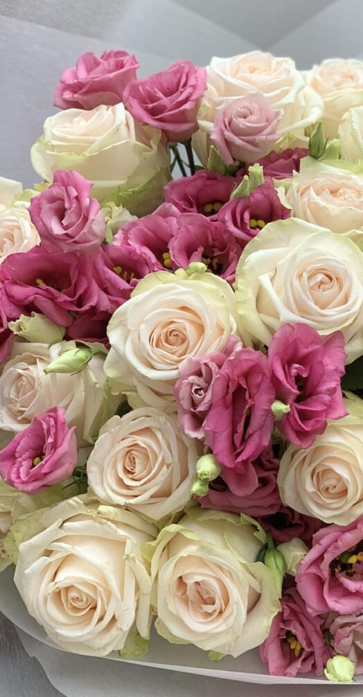 Mix of white roses and deep pink lisianthus “Exquisite Harmony”