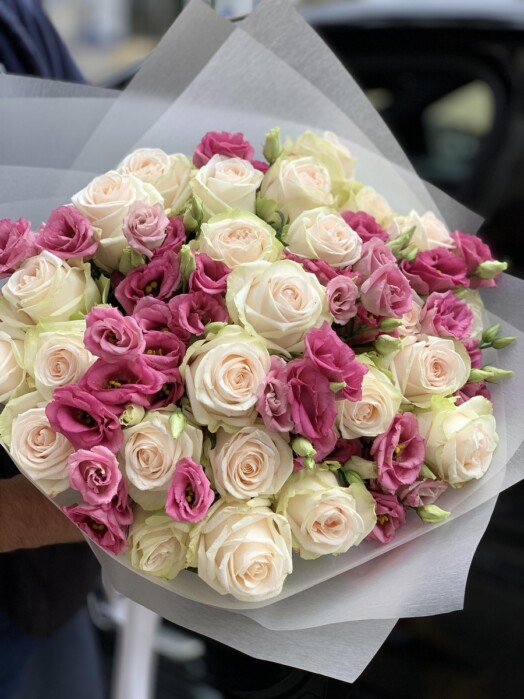 Mix of white roses and deep pink lisianthus “Exquisite Harmony”