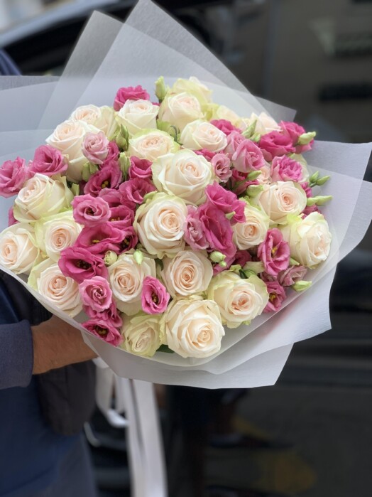 Mix of white roses and deep pink lisianthus “Exquisite Harmony”