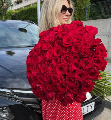 Bouquet of 101 red roses